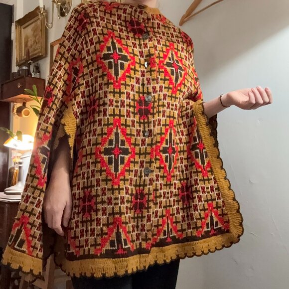 SOLD - Vintage 1970s Knit Scallop Cape Coat Boho Retro Western Style S/M - Picture 1 of 3